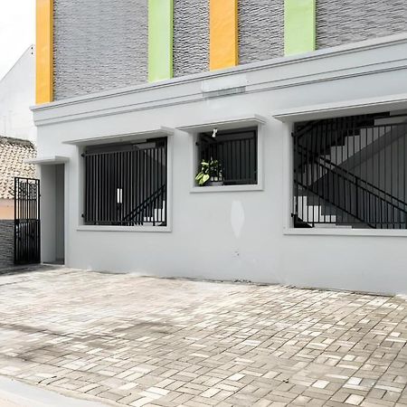 Oyo 90637 Rumah Ni Karo Medan Zewnętrze zdjęcie